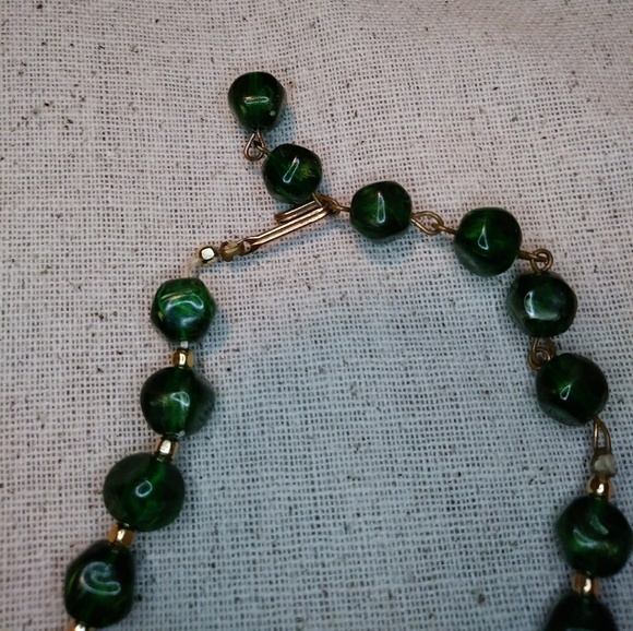 Gold tone Green Yellow Beaded faux gem Necklace - Picture 4 of 5